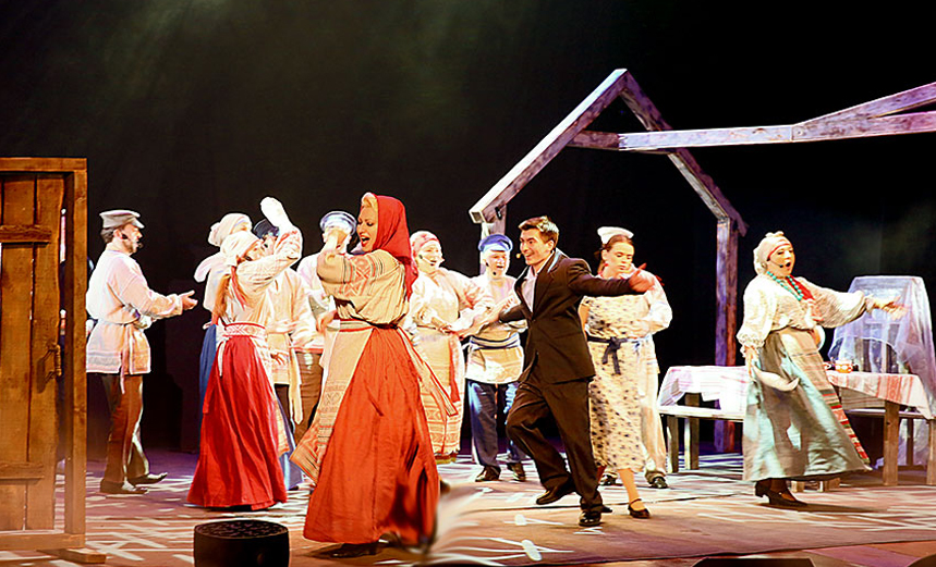 Дом окнами в поле