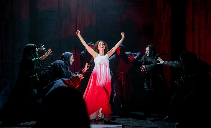 Между двух миров