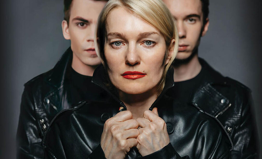 Это все она