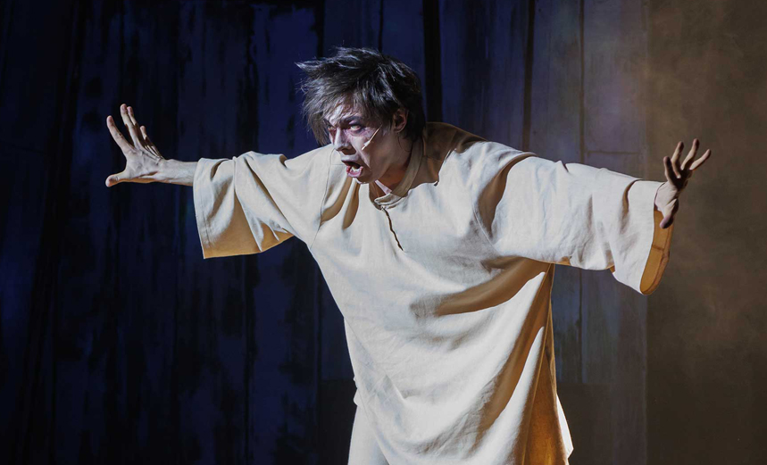 Между двух миров